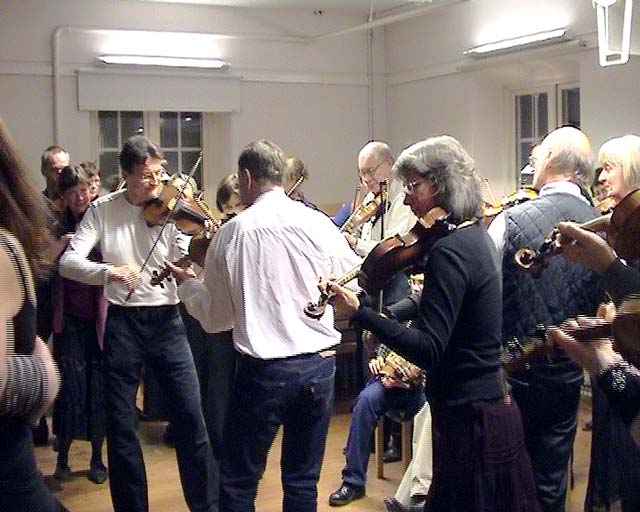 Falun`s spelmanslag plays at the dance at Skeppis