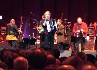 Benny Andersson some of the members of the orchestra in Globen