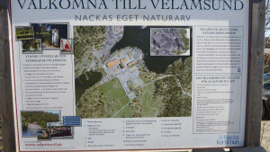 Flygbild på Velamsunds gård finns uppsatt