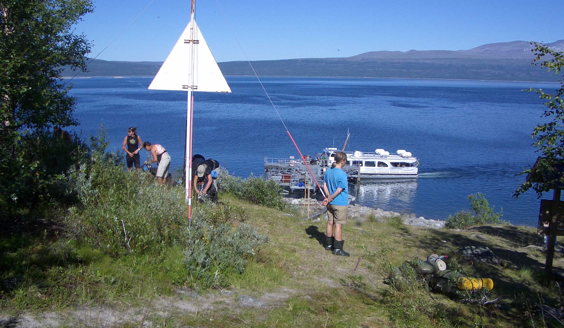 Vandringens och Padjelantaledens start vid båtlänningen vid Änonjalme (2006)