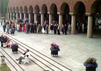 The queue at the entrance to the dance at Stockholms 750 years´ jubilee