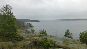Samma plats med utsikt ner mot Hässelby och Mörbyfjärden