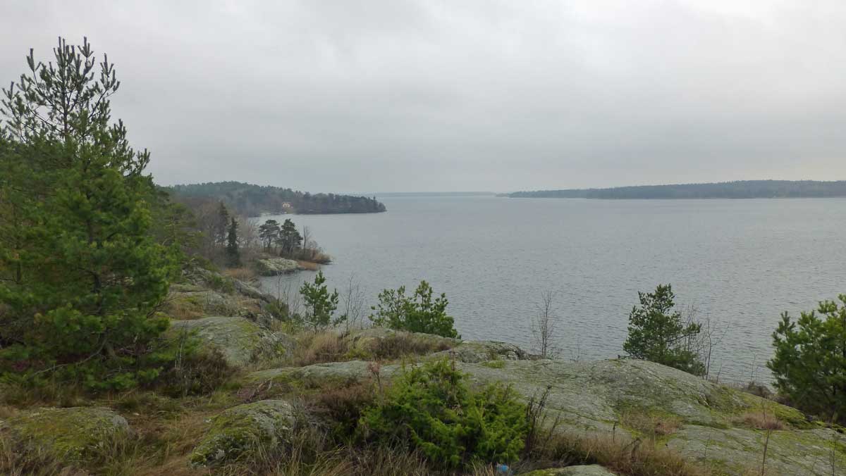 Samma plats med utsikt ner mot Hässelby och Mörbyfjärden