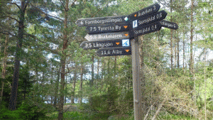 Vägskylt vid Lanan (Från vandring Tyresta lång rundtur 2014-05-27 20 km)