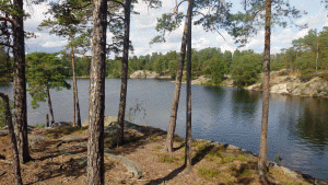 Även Lundsjön är mycket vacker, med många fina rast- och badplatser