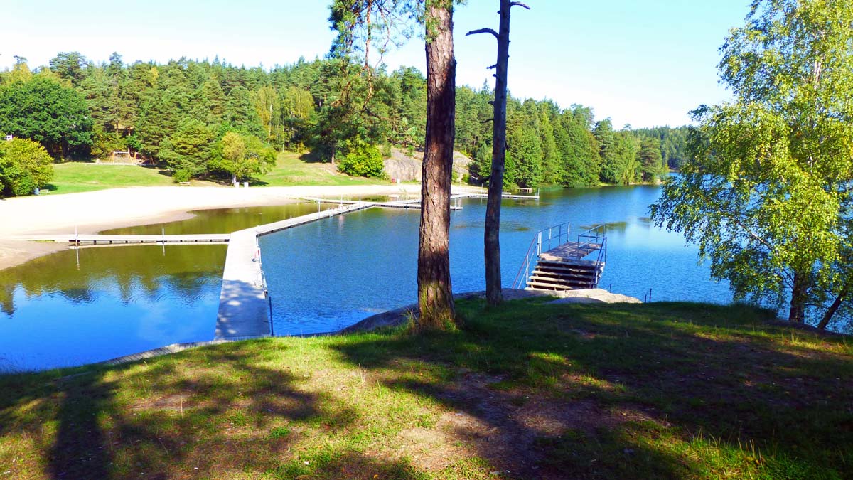 Vid Röjöns badplats och camping
