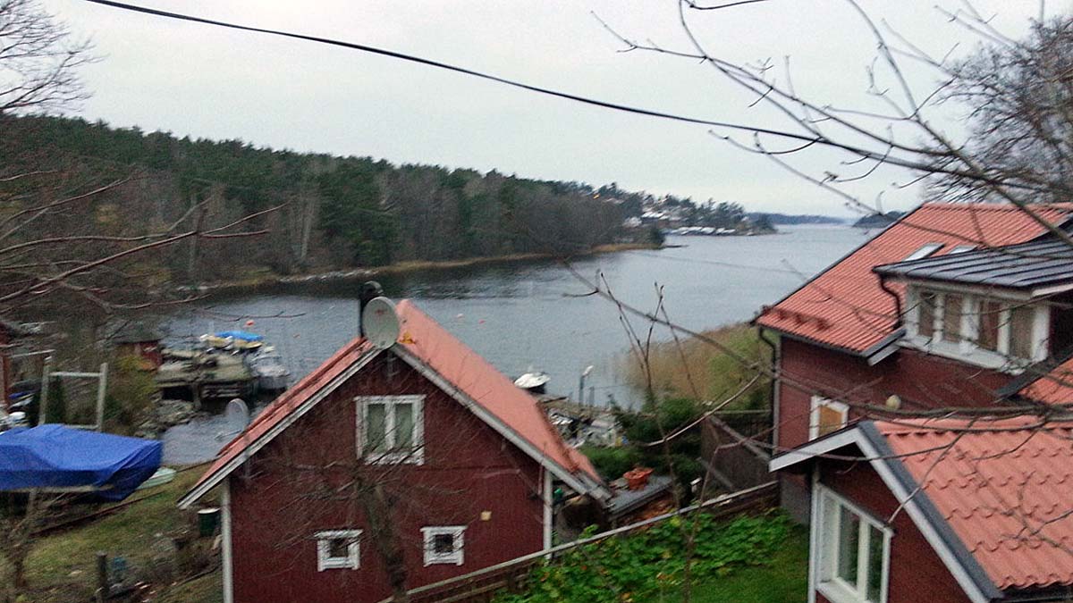 Torsbyfjärdens sydligaste del vid Ålstäket. Hit ledde ibland seglingarna från Tynningö när jag var barn, och en gång även en oplanerad kanottur runt Fågelbrolandet (via Skuru)