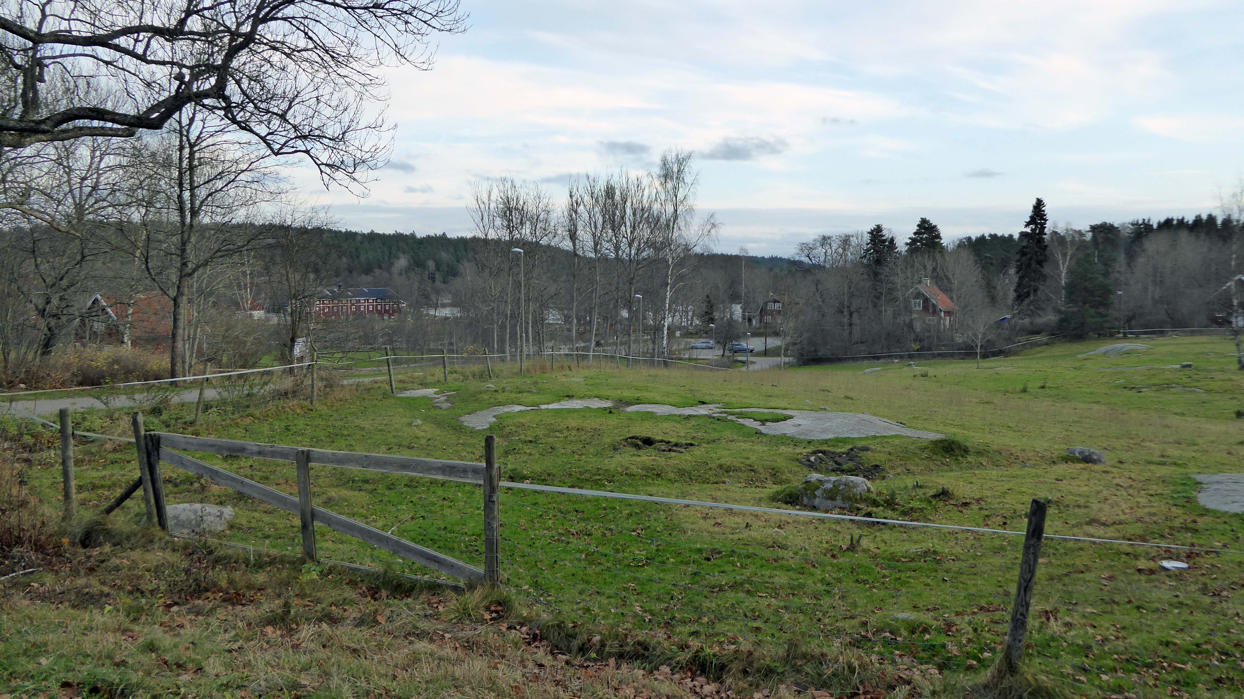 Ovanför Velamsunds gård (Från vandring Ålstäket - Boo 2014-11-19 17 km)
