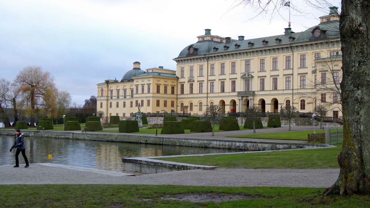 Rundvandringen vid Lovön startade vi vid Drottningsholms slott