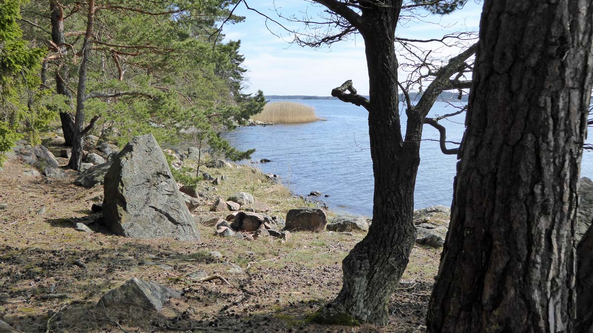 Utsikt mot Askrikefjärden från Bogesundslandet (från vandring Kulla-Vaxholm 2015-04-22)