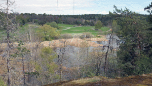 Utsikt ner mot Söderbysjön och golfbanan