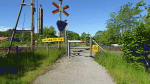 Norrvrå - vandringen startar med att man korsar järnvägen