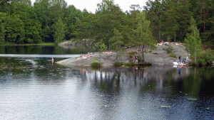 Dammsjön vid Erstavik. Den södra udden är en plats som ofta lockar badgäster