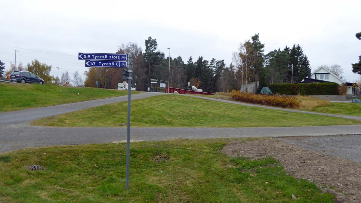 Sörmlandsledens passage av vägen mot Tyresö vid Öringe