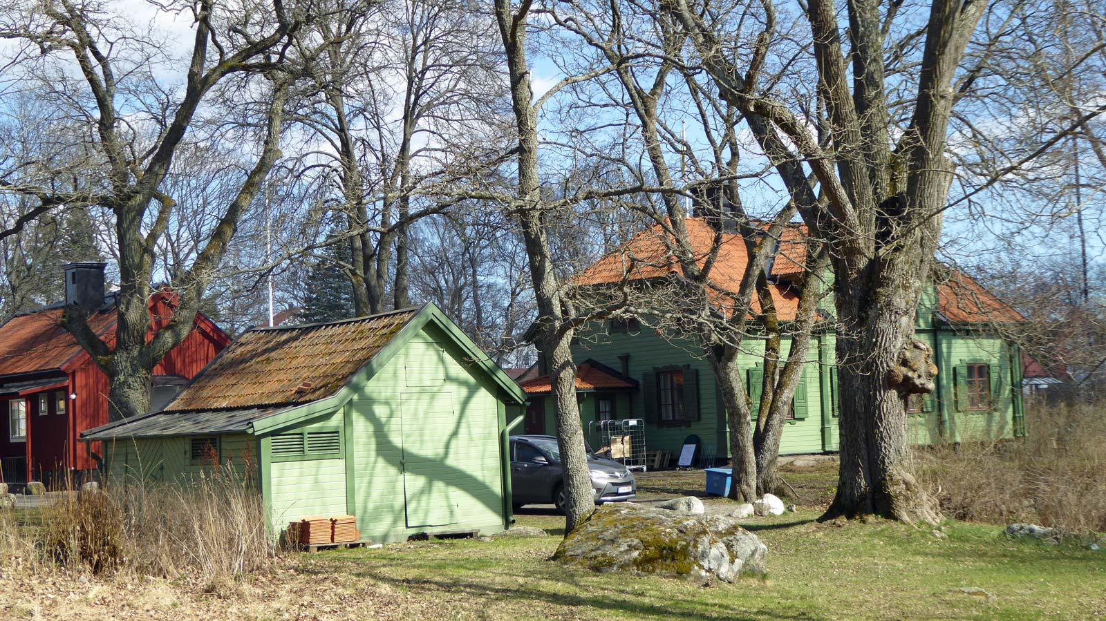 Vacker gammal gård vid Långsjön