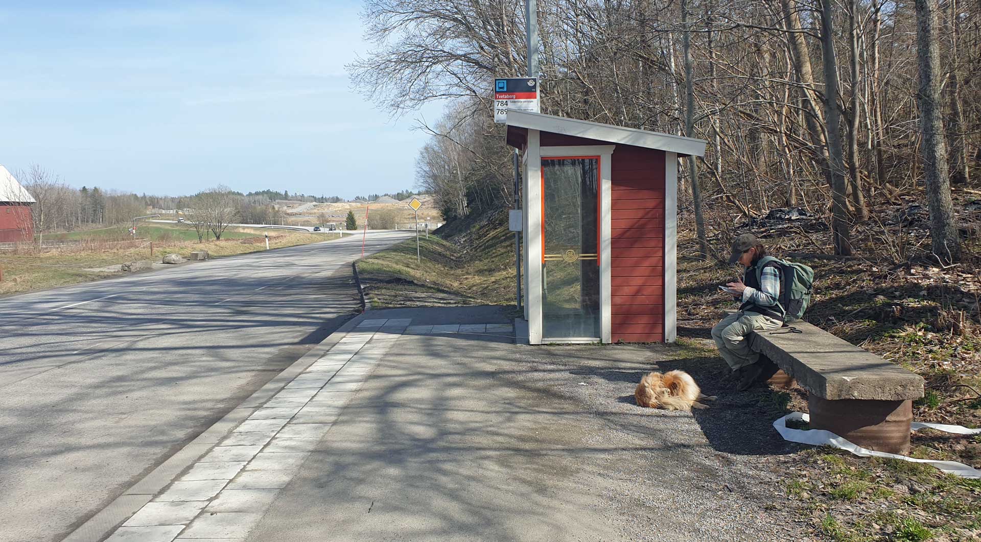 Busshållplatsen, där vi fick vänta en dryg halvtimme.