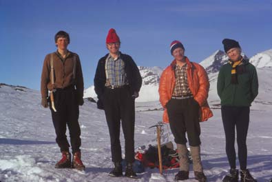 Vintertur i Sarek 1974 - gruppbild. Jag står längst till vänster